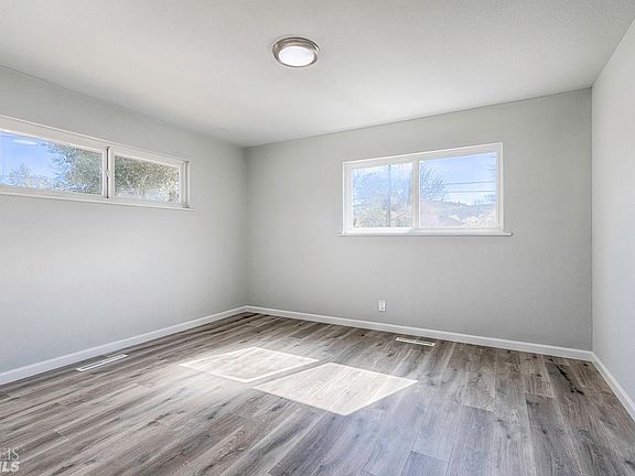 4th image of 541 Los Alamos Road