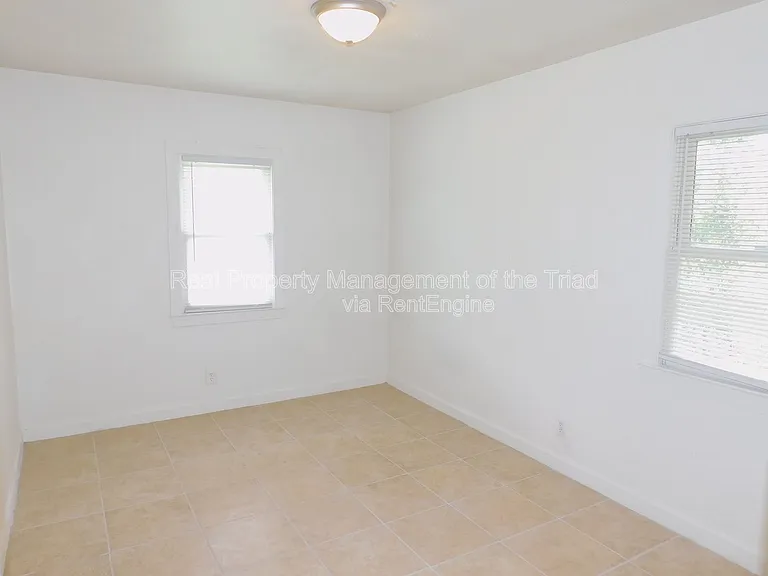 1514 Gholson Ave S #D — Photo 9