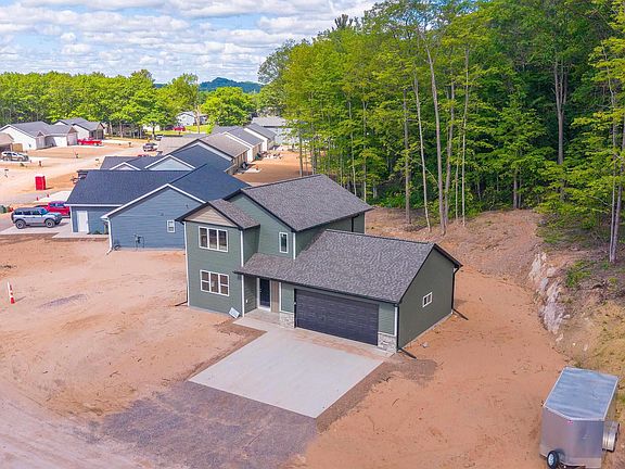 3rd image of 213 Sunset Dr