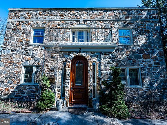 2nd image of 3 Center Rd