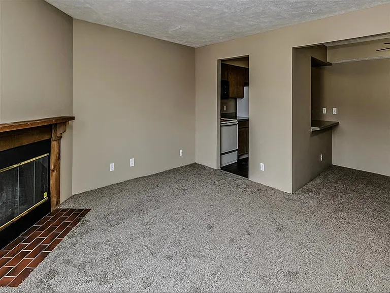Fox Ridge Apartments — Photo 17