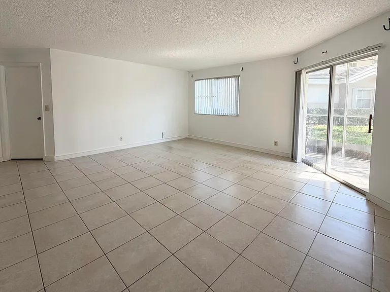 9977 Westview Dr #111 — Photo 11