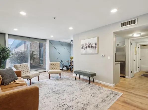 4225 West Rivers Edge CIRCLE #13, Brown Deer, WI 53209