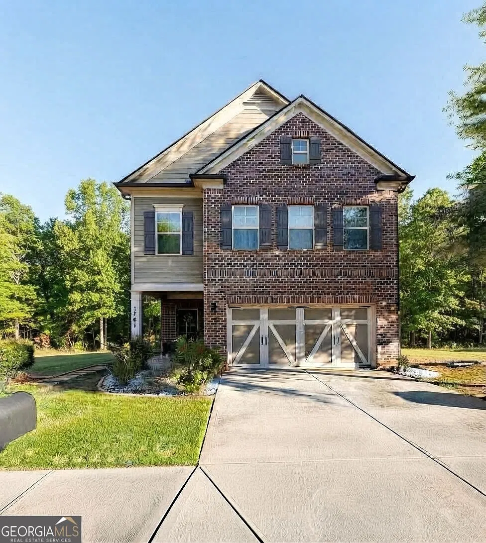 3 bed, 2.5 bath, 2412 sqft, $2,500 — Photo 1