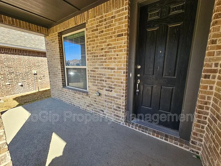1740 Jamestown Dr — Photo 12