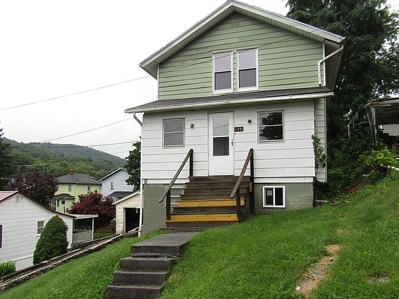 Front of 139 Magnolia