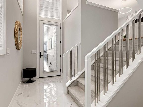 3rd image of 40 SE Timberline Way SW