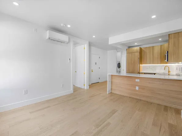 480 Bergen Street image 5 of 15