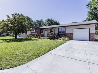 2027 W Manhattan Dr, Wichita, KS 67204