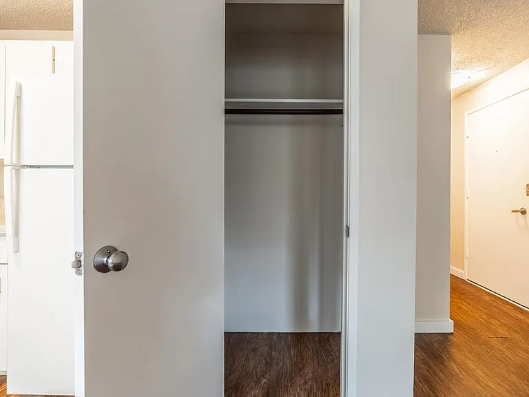 Cameo Apartments — Photo 6
