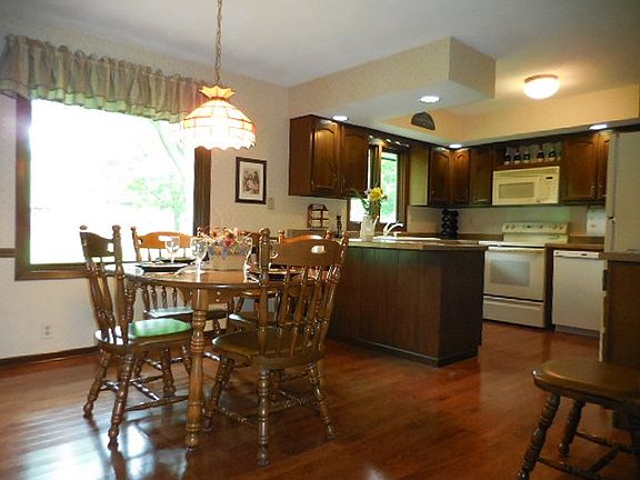 4th image of 3288 Shelburne Dr