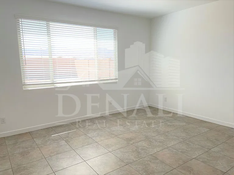 4622 N 192nd Ln — Photo 7