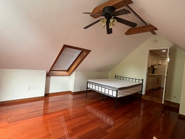 Skylight bedroom, upper bedroom