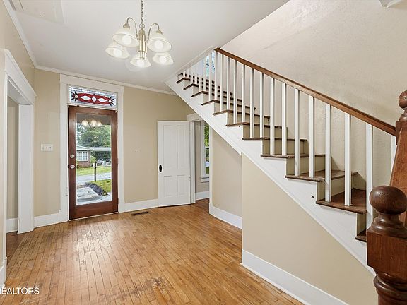 4th image of 303 Blount St
