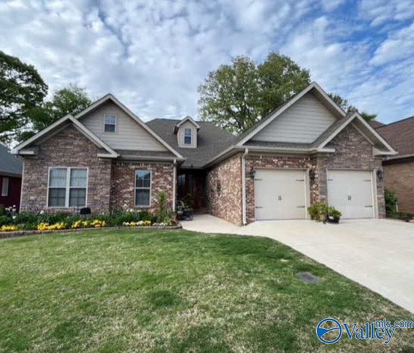 1st image of 184 Rolling Brook Dr