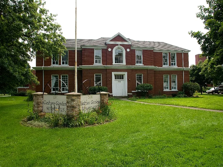 704 Canboro Rd — Photo 7