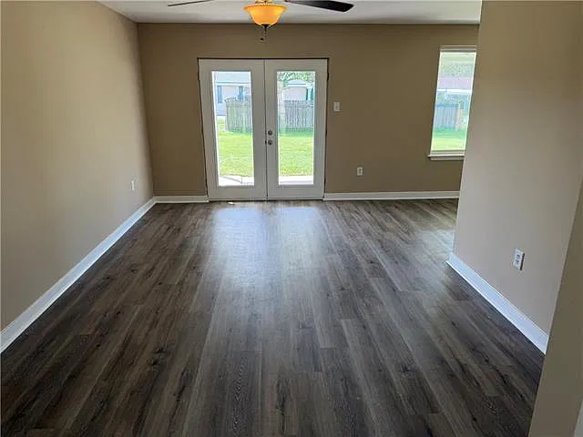 4 bed, 2.0 bath, 1900 sqft, $2,400 — Photo 2