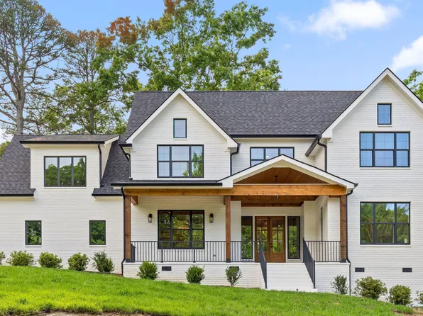 1825 Sawyer Farms Ln, Signal Mountain, TN 37377
