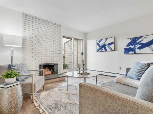 239 N 6th Ave NE #302, Calgary, AB T2E 0L8