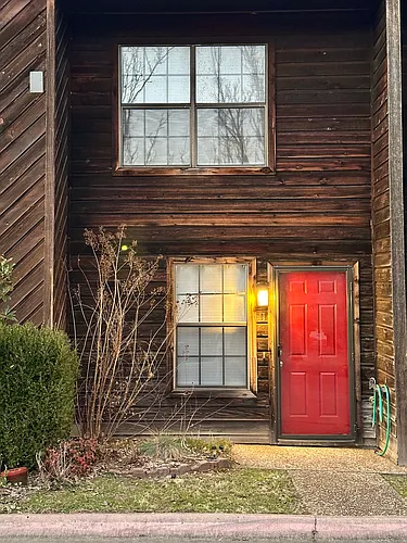 1370 N Oakland Ave #1 Photo 1