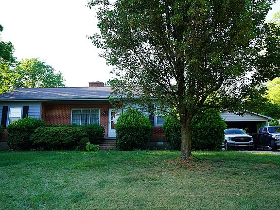 3rd image of 906 Childress Dr