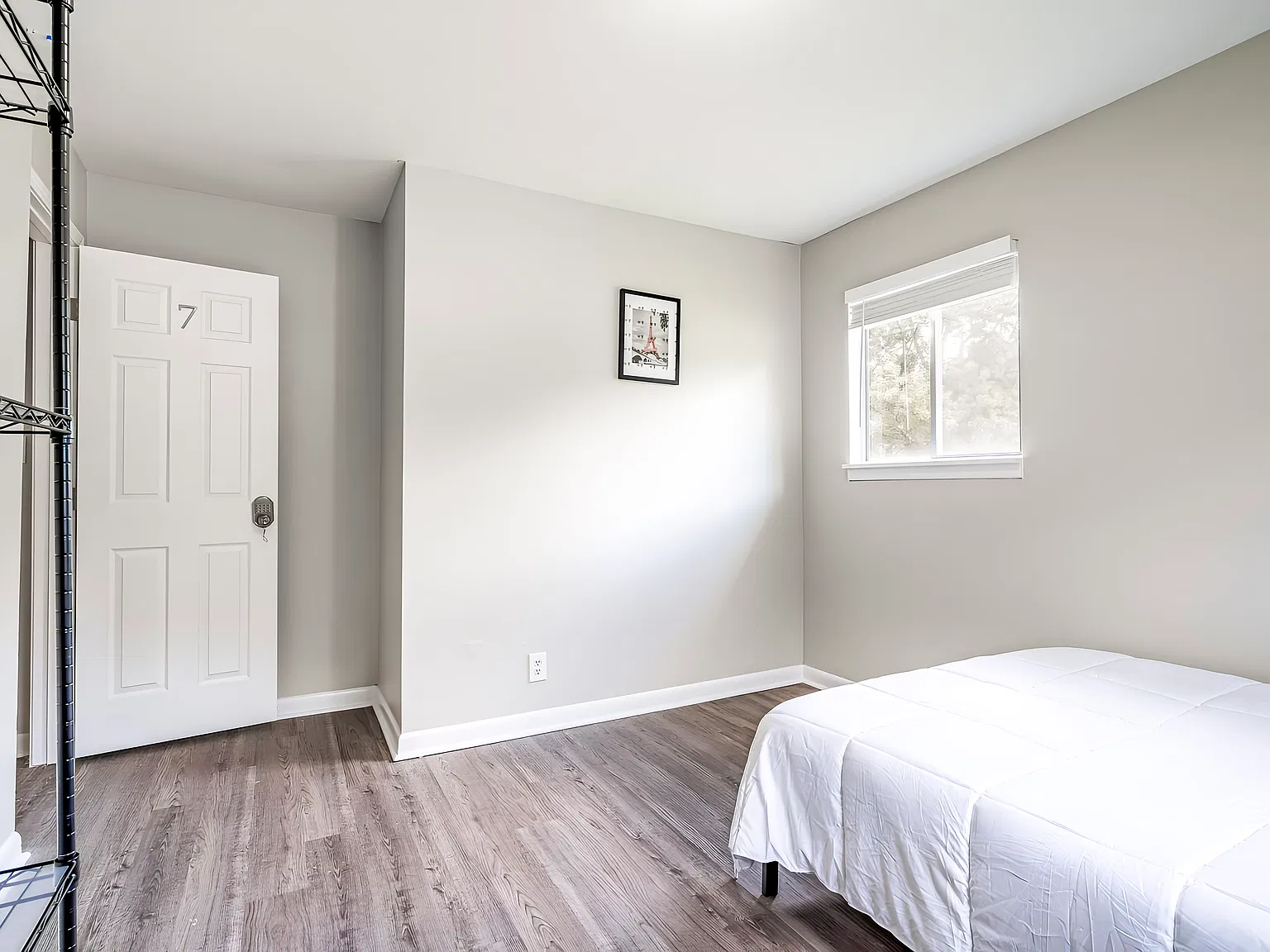4 bed, 2.0 bath, 2000 sqft, $667 — Photo 1