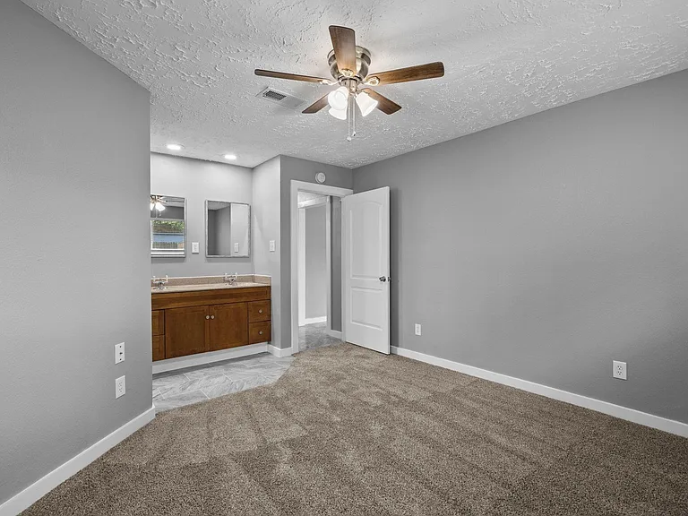 8122 Swan Meadow Ln — Photo 12