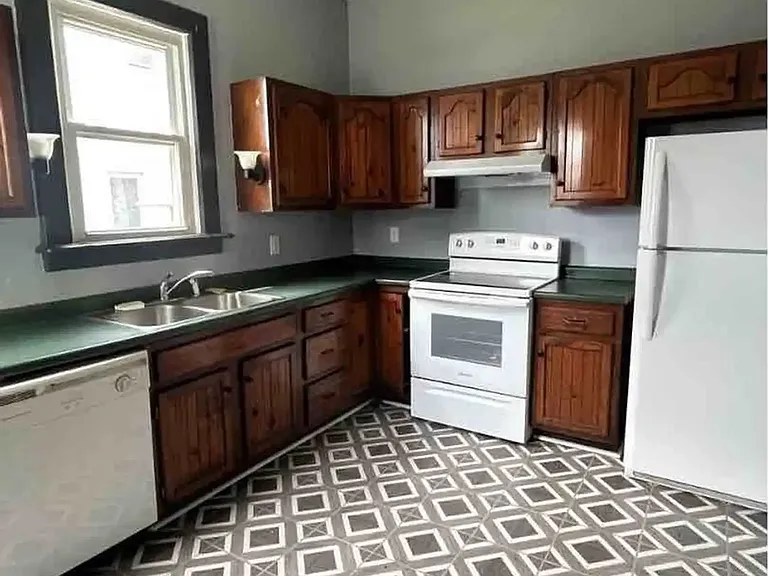 339 N West Ave — Photo 6
