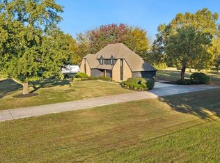 3680 W 194th St, Stilwell, KS 66085