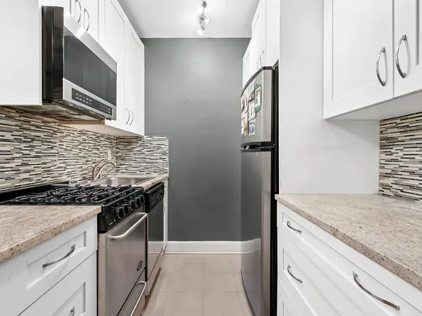 211 East 18th Street image 3 of 5