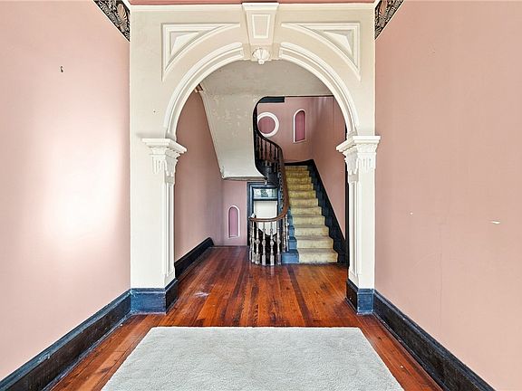 27th image of 904 Juliana St