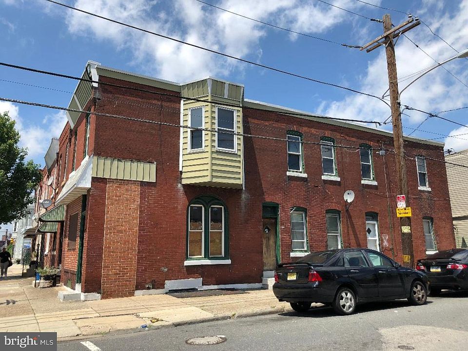 2nd image of 2061 E Ontario St