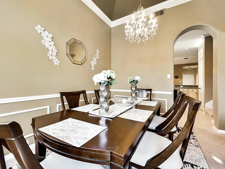 Formal Dining Table / Placemats