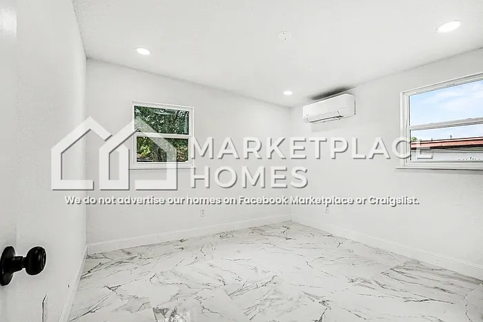 408 Bassedena Cir N — Photo 14
