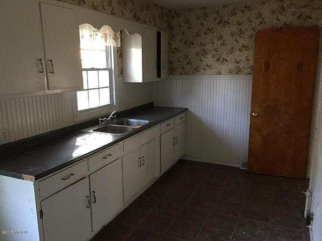 2nd image of 320 Lorene St