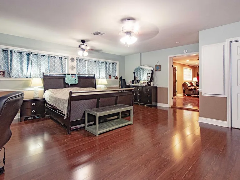 210 N William Dr — Photo 12