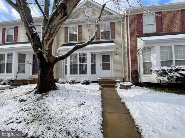 9228 Kristy Dr, Manassas Park, VA 20111