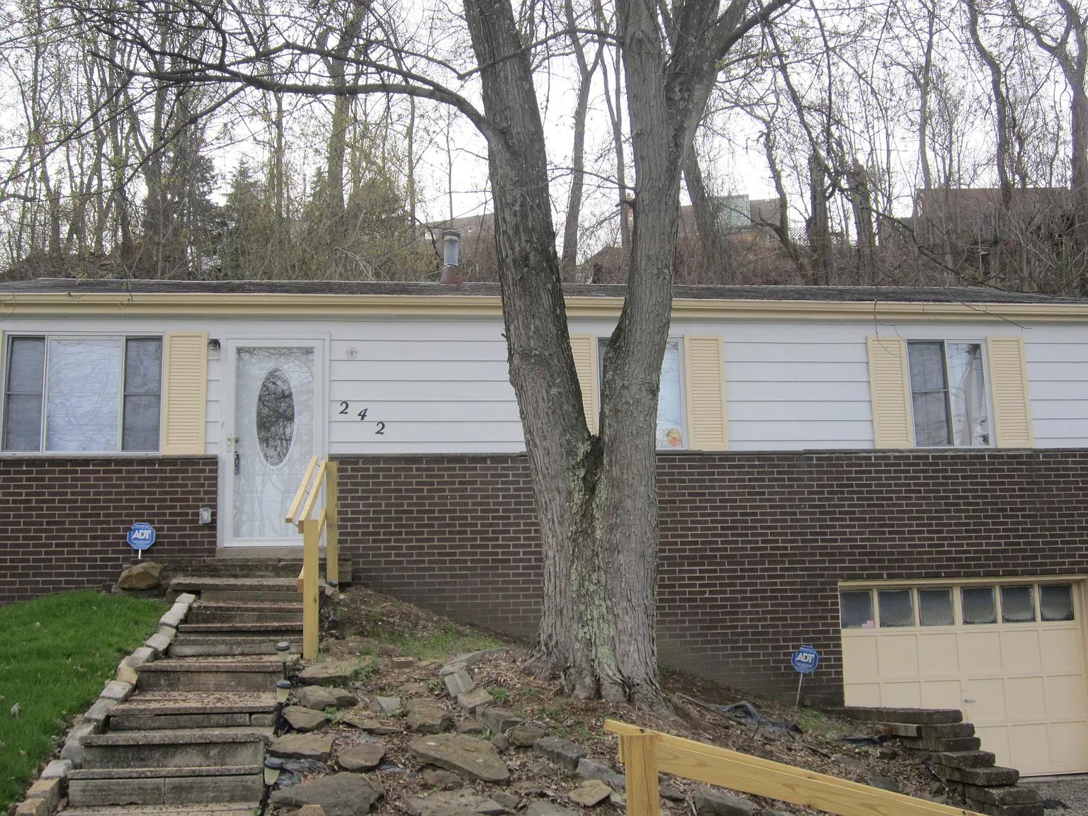 242 Hazel Rd photo 1