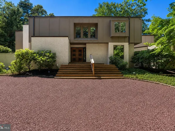 11 Pinecrest Dr, Medford, NJ 08055