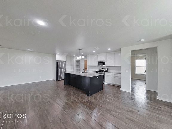 3rd image of 2702 Daytona Ave