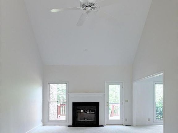 02 516 Willowhursrt Pl    Tafels