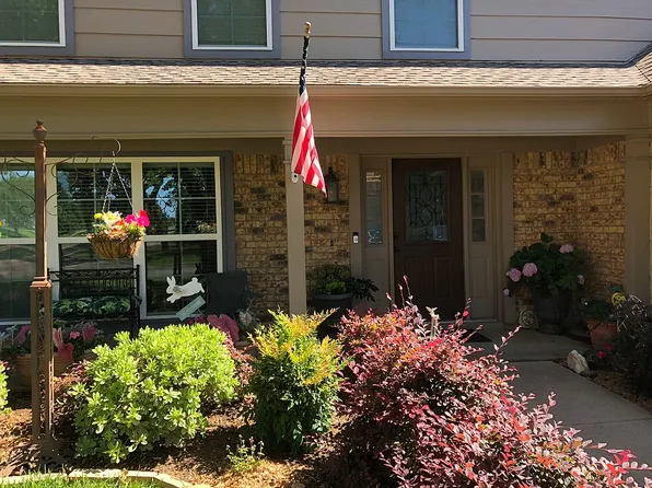 6888 Moss Ln, North Richland Hills, TX 76182