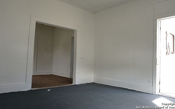 5th image of 305 E Theo Ave
