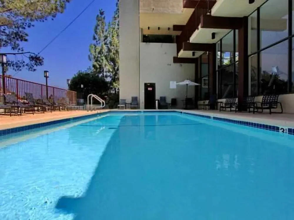 Azure Glendale — Photo 3