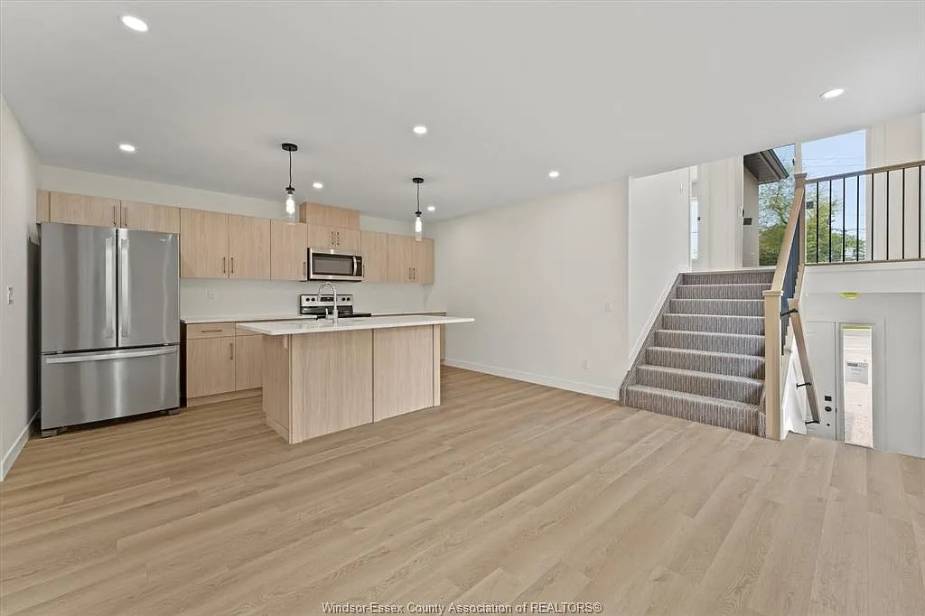 3 bed, $3,000 — Photo 1