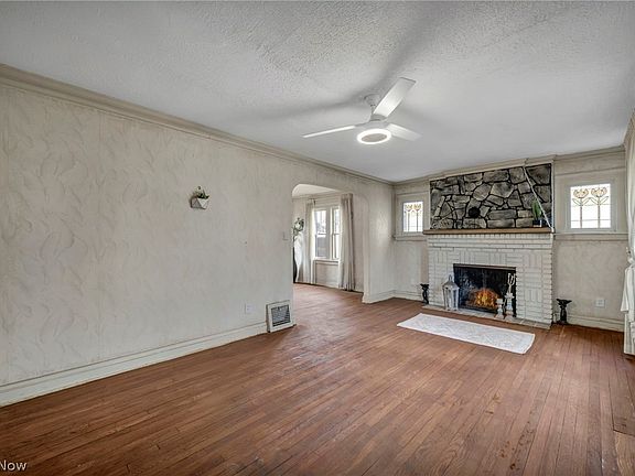 4th image of 15812 Judson Dr