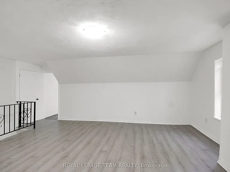 4 Eccles St #5 — Photo 11