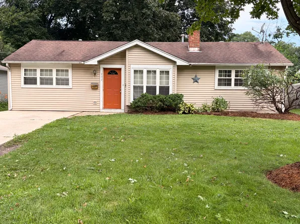 202 N Woodlawn St, Wheaton, IL 60187