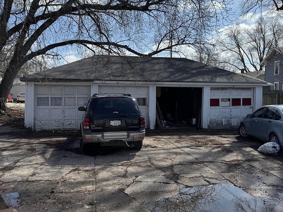 2nd image of 753 W 11th St