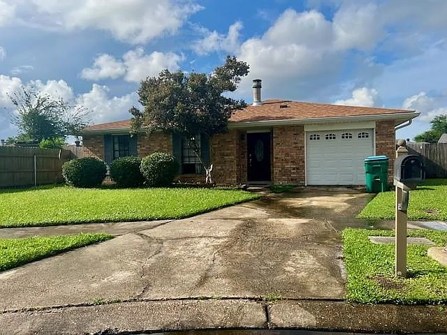 832 Dolphin Ct